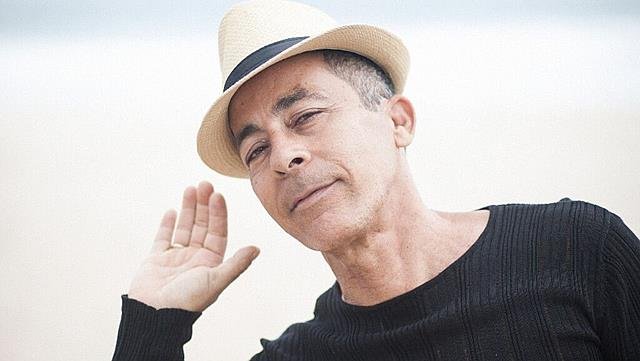 Tropicália Discos recebe Hyldon para tarde de autógrafos do LP Sabor de Amor
