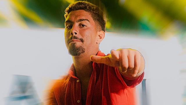 DJ Greco agita Guarajuba, na Bahia, reunindo mais de 10 mil pessoas