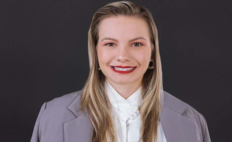 Carol Souza: A Consultora de Imagem que Transforma Profissionais e Empresas com Estratégia e Estilo