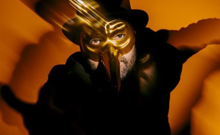 Claptone colabora com Sea Girls no novo single “Put Your Love On Me”