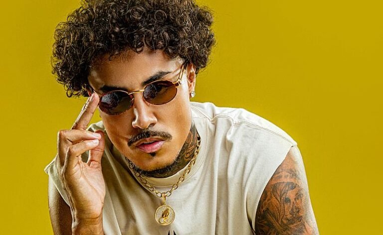 Mc Livinho conquista o Top 1 na Turquia com “Vidrado em Você” e se destaca em rankings internacionais