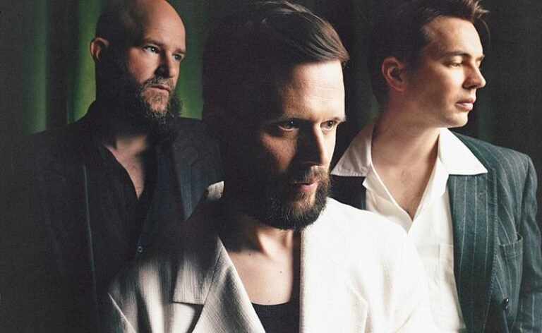 White Lies lança o single inédito “Nothing On Me”