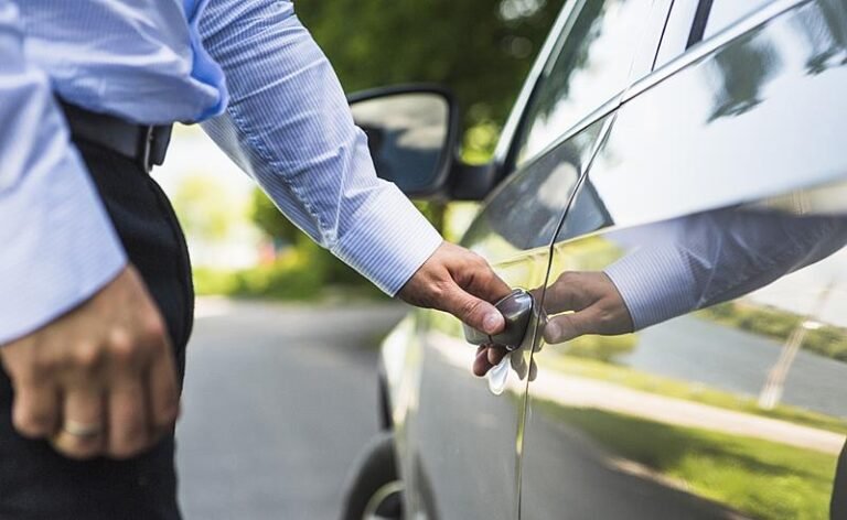Procura por seguros de automóveis teve queda de quase 2% em março