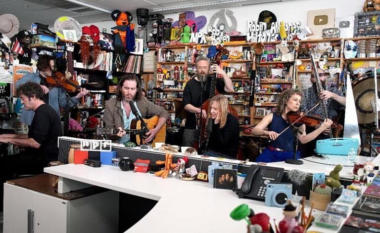 Beth Gibbons performa pela primeira vez no NPR Tiny Desk