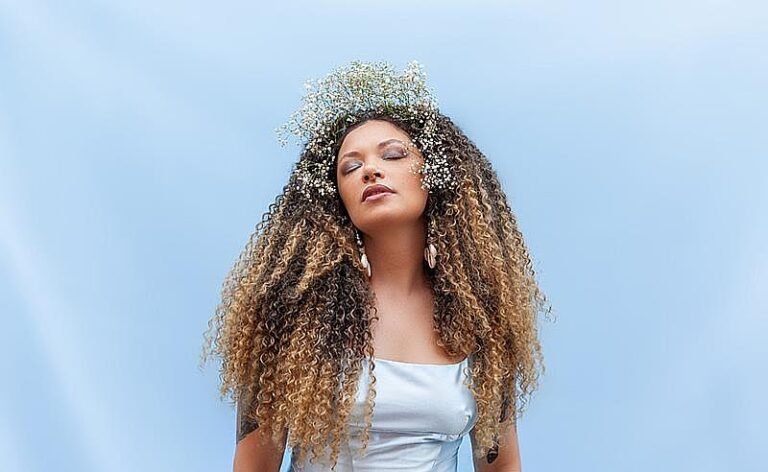 Ana Cacimba celebra a ancestralidade e a resistência negra com o single “Preto Velho”