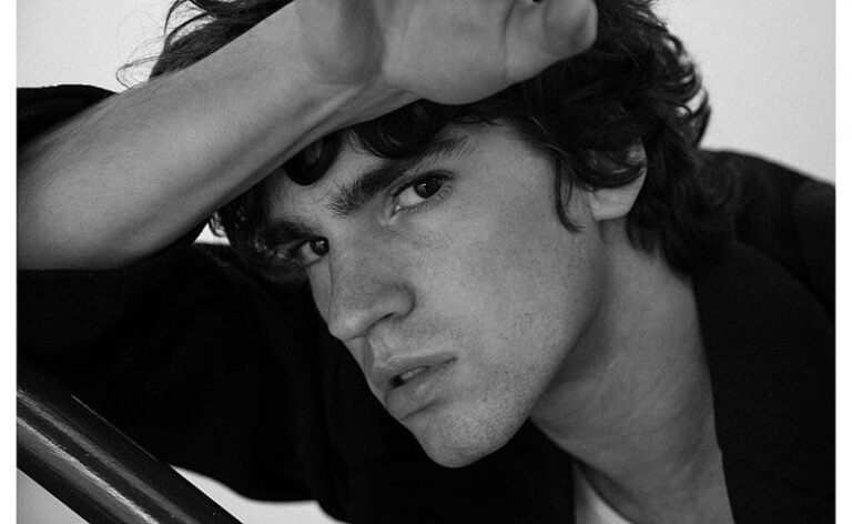 Conheça Pedro Markks, revelação da música e do cinema brasileiro com muitos projetos para 2025