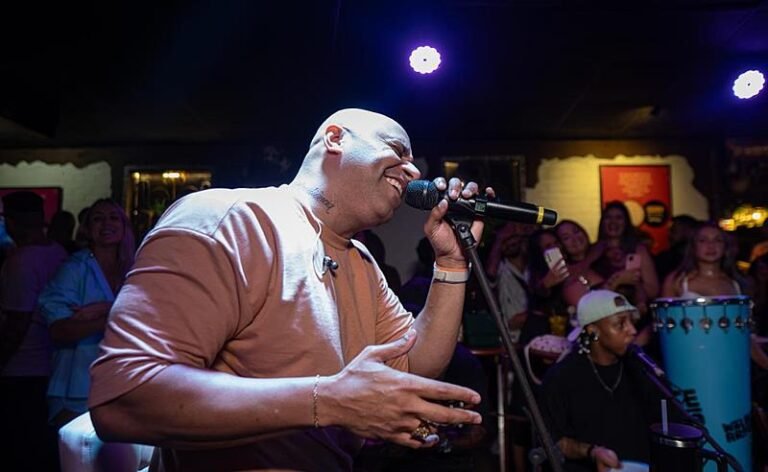Walace Araújo comanda o point de sexta feira na cidade de Niterói-RJ