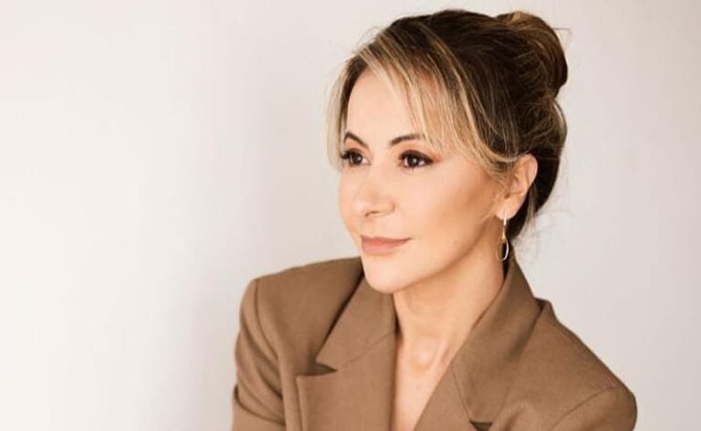 Olhar de luz: A arte da Blefaroplastia com laser por Dra. Ana Paola Baptistella