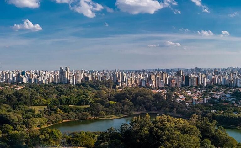 Nova regra para moradias sociais em SP e uso indevido de imóveis não residenciais acendem alerta regulatório no mercado imobiliário