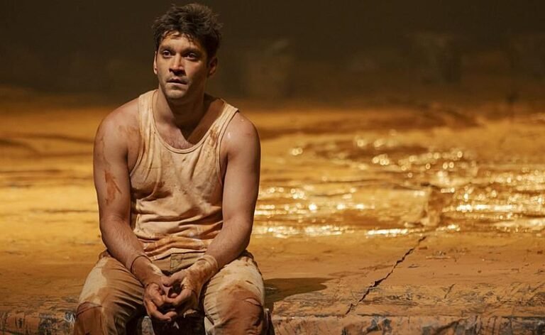 Protagonizado por Armando Babaioff, sucesso internacional “Tom na Fazenda” chega ao Teatro Nova Iguaçu Petrobras