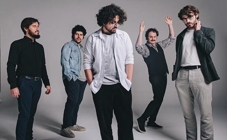 Em turnê na Argentina, a banda de rock brasileiro A Olívia anuncia novo álbum com single “Ensaio Aberto”