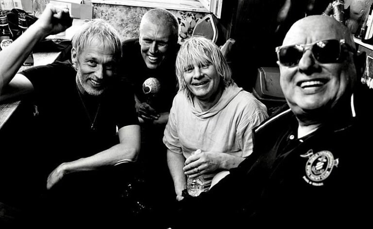 Mantra of the Cosmos se une a Noel Gallagher no novo single “Domino Bones (Gets Dangerous)”