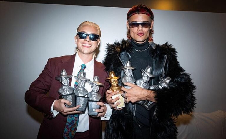 Ca7riel & Paco Amoroso têm triunfo absoluto no Prêmio Gardel: 7 troféus em uma única noite