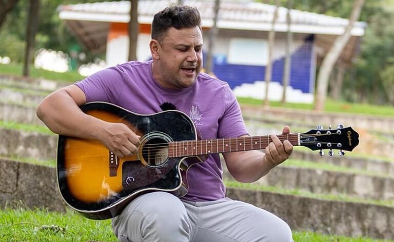 Fábio Gomes compara renomados cantores da atualidade a Fernando Pádua e destaca: “Ele merece mais espaço no mercado”