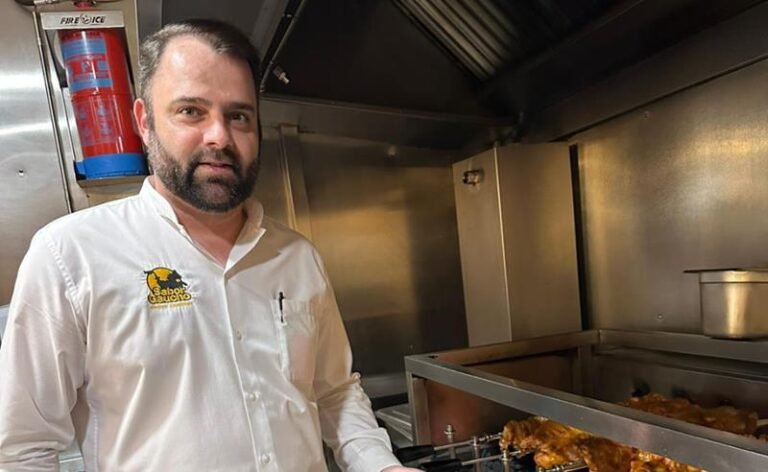 Atendimento à mesa é diferencial decisivo em rodízios e casas de carnes, afirma especialista brasileiro