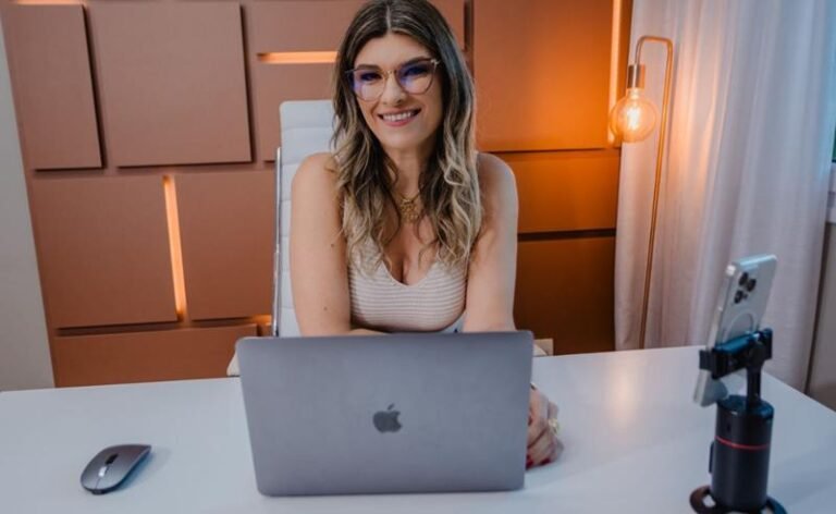 Psicóloga Renata Camargo lança metodologia inovadora para atendimento de adolescentes contemporâneos e forma profissionais com excelência clínica