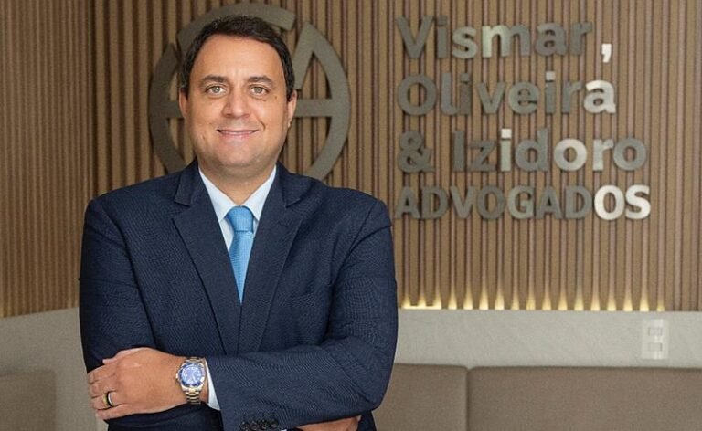 Programas sociais podem reduzir oferta de mão de obra qualificada no mercado formal, alerta especialista
