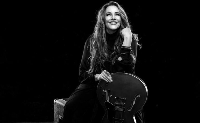 Ana Carolina celebra 25 anos de carreira com o EP inédito “Ainda Já” e a estreia da turnê “25 ANAS”