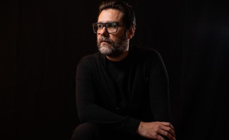 Hugo Mariutti explora o pós-punk no single “Out Of Time (You Don’t Know)”