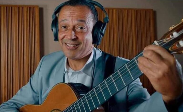 Helder Viana faz show no Beco das Garrafas, em Copacabana