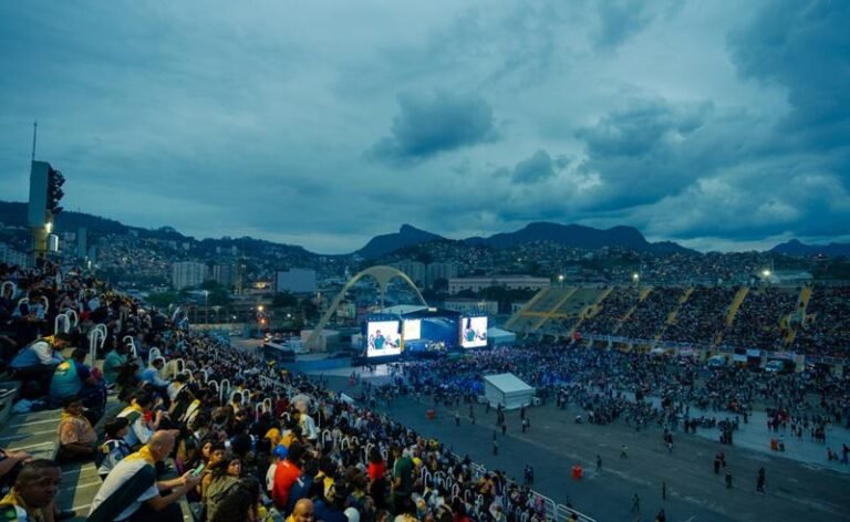 Milhares de pessoas lotaram a Praça da Apoteose para celebrar o Cariocão 2025
