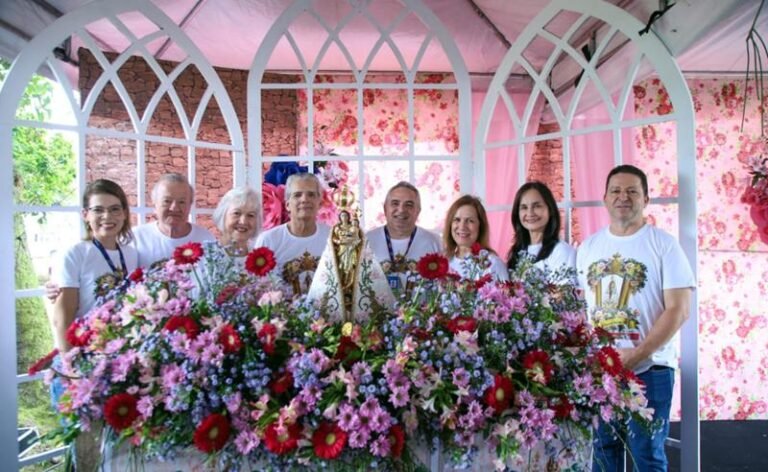 Círio de Nazaré: Imagem Peregrina visita fábrica da Brilux em Belém