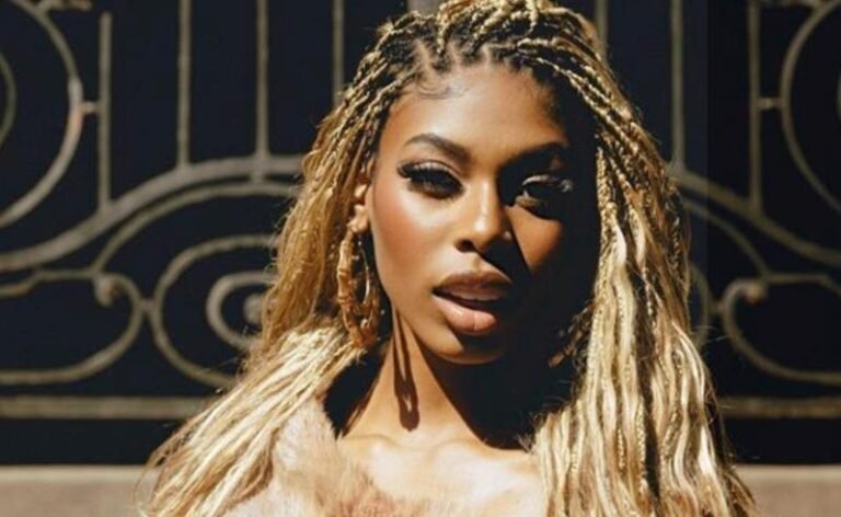 MC Soffia faz apresentação gratuita no Centro Cultural Olido, no Centro, como parte da programação do projeto Fluxo SP