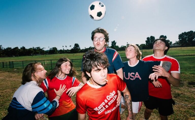 THE SOPHS lança novo single + clipe “I’M YOUR FIEND”