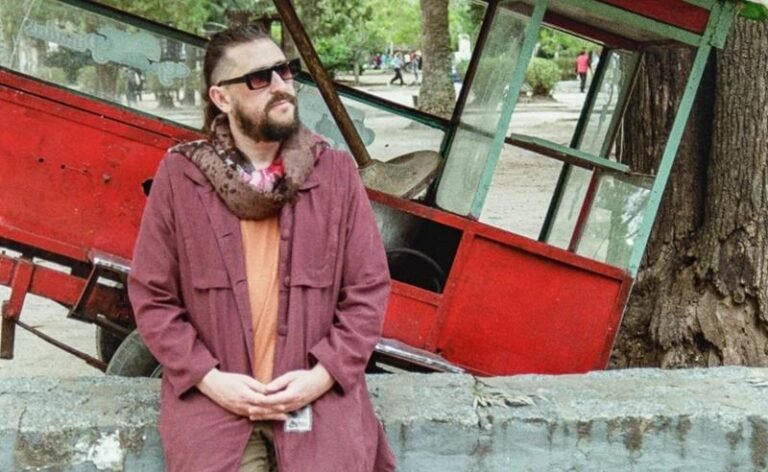 Tincho Acosta lança novo EP e retorna ao Brasil em sua segunda turnê pelo país após 11 anos