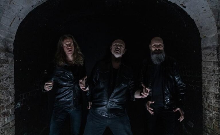 Venom, os deuses do black metal, lançam novo single: “Lay Down Your Soul”