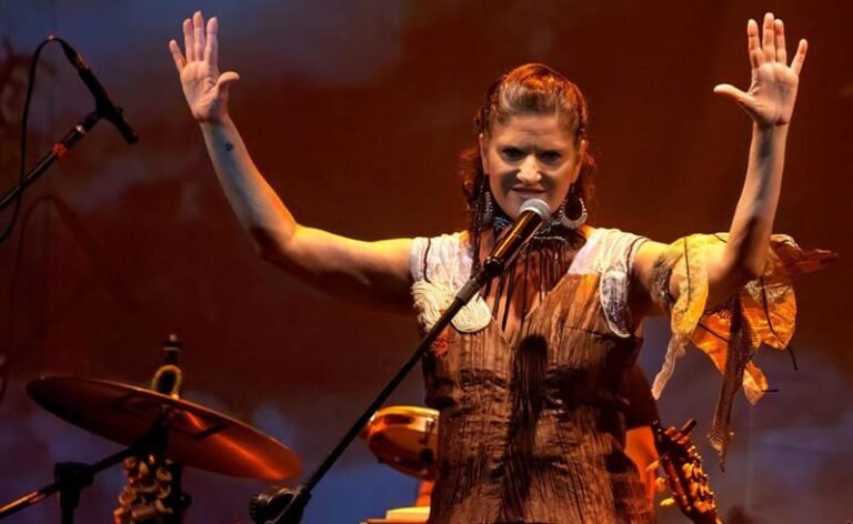 Claudia Amorim ecoa “Novos Tempos” no Centro da Música Carioca Artur da Távola, na Tijuca