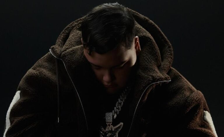 FloyyMenor, destaque do reggaeton, apresenta o álbum “MAN IN BLACK”