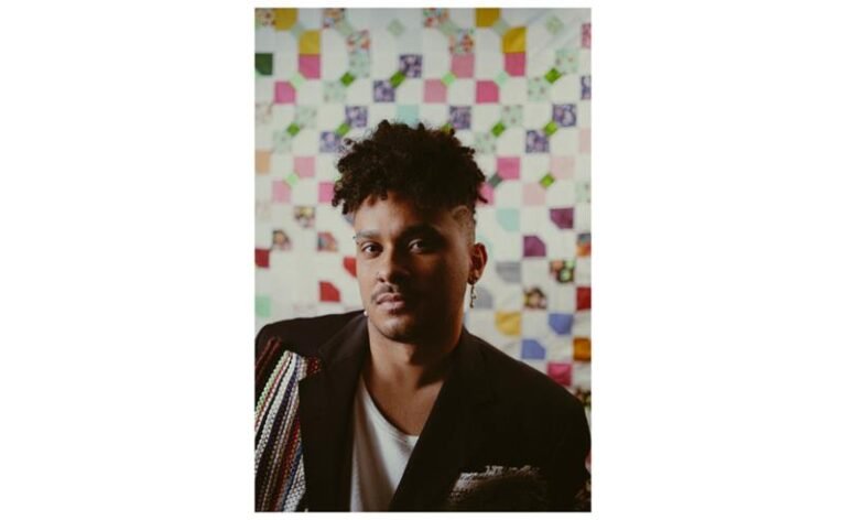 Depois de anos no centro da música instrumental, Michael Pipoquinha se aproxima da canção