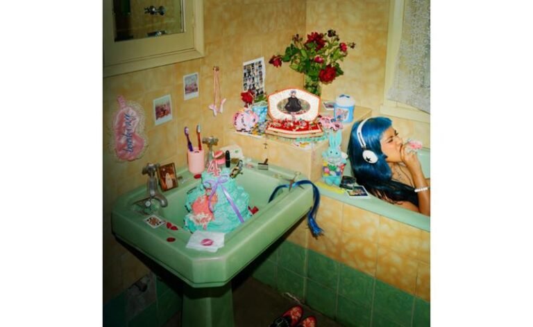 Ecca Vandal anuncia novo álbum LOOKING FOR PEOPLE TO UNFOLLOW, e lança primeiro single “SORRY! CRASH!”