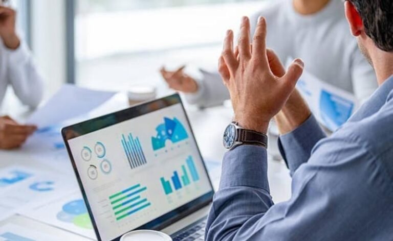 Crescimento sem previsibilidade financeira aumenta risco e desgaste nas empresas de serviços