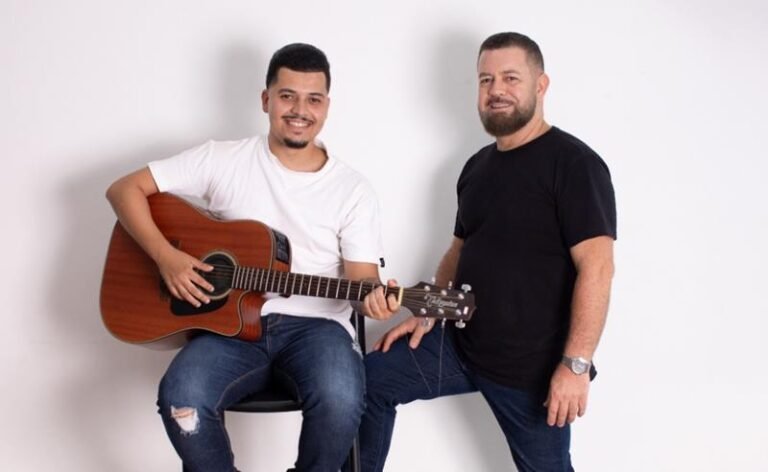 Dupla sertaneja Lucas Mello e Joel se destaca e conquista público com grandes sucessos
