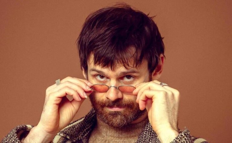 Daniel Gnatali transita entre o folk-pop e a MPB em seu primeiro EP, “Antes do Sol”