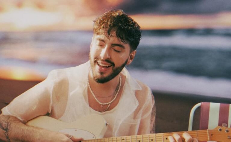 Renato Enoch combina nostalgia solar com R&B em novo single “todo sim”