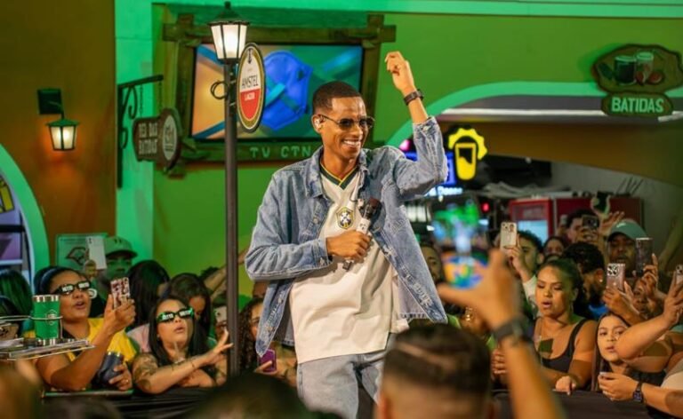 Netto Britto lança projeto “Pra Encher e Derramar” com casa cheia em São Paulo e participações especiais