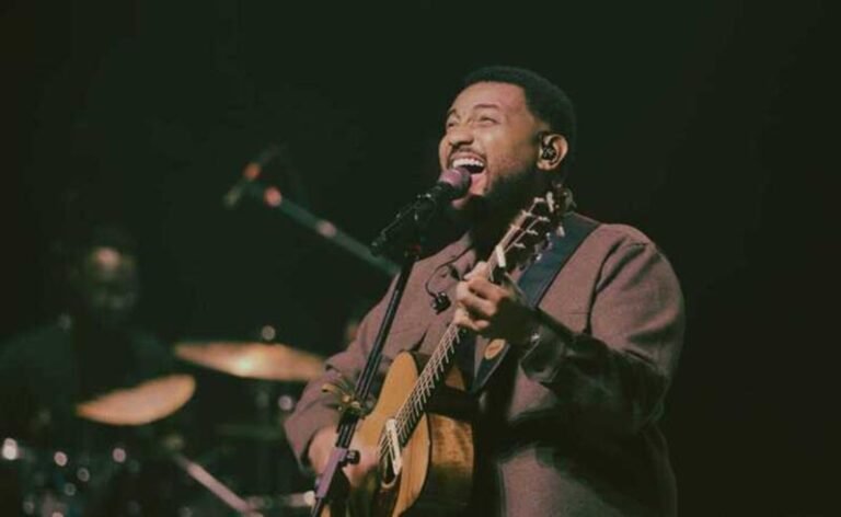 Eli Soares apresenta o álbum “Live in Recife” e o vídeo de “Me Ajude a Melhorar”