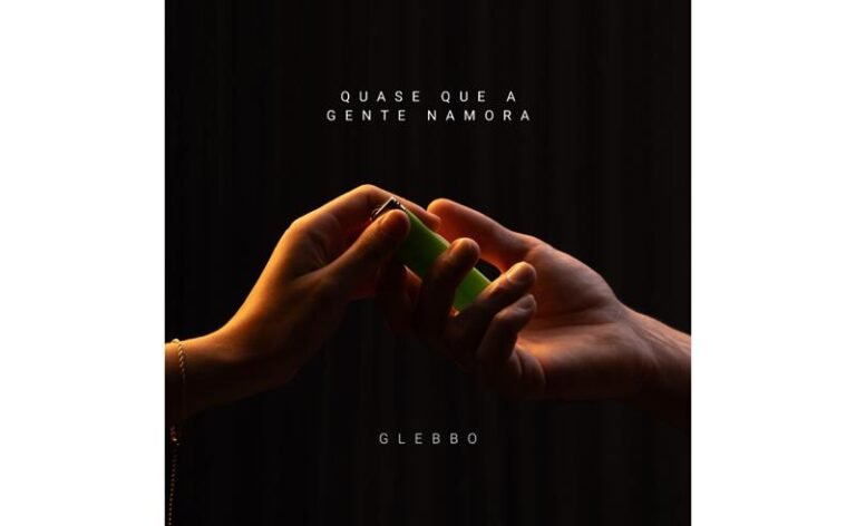 Cantor e compositor Glebbo transforma romances interrompidos em trilha sonora no EP “Quase que a gente namora”