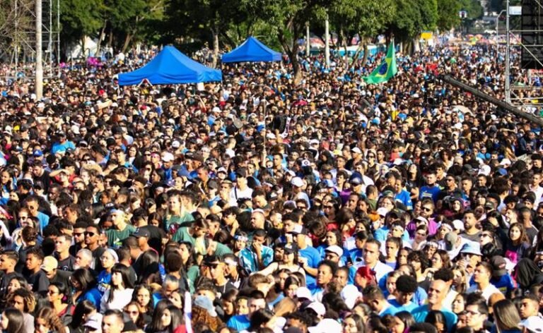Marcha para Jesus 2026: Bastidores de um gigante que movimenta 3 milhões de pessoas e impulsiona o turismo religioso em São Paulo