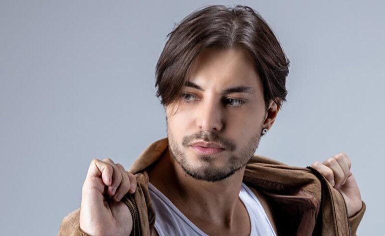 Matheus Rocha fala sobre carreira e críticas recebidas em relação à aparência