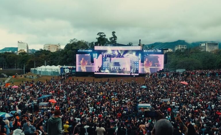 Palco do evento surpreendeu com grande estrutura de LED