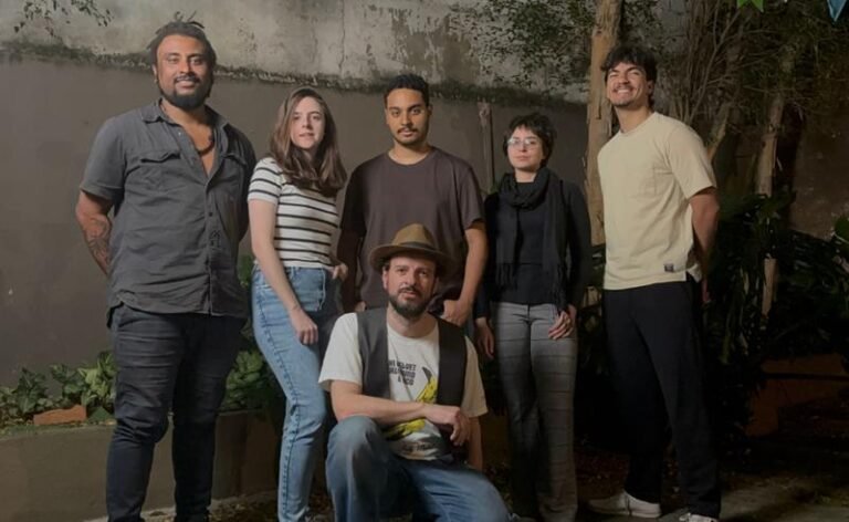 Eric Bê e o Avesso do Avesso lança o EP Conversas Vazadas:
ativismo, humor e a fluidez do rock em três atos