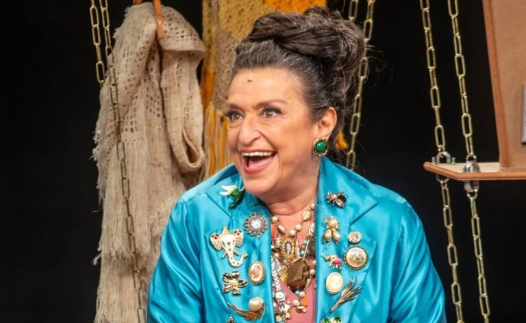 Grace Gianoukas faz apresentações em três cidades gaúchas com sua nova comédia, “Dora”