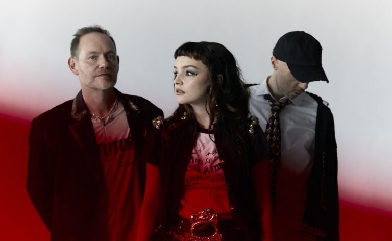 CHVRCHES retorna com novo single, “Roses”