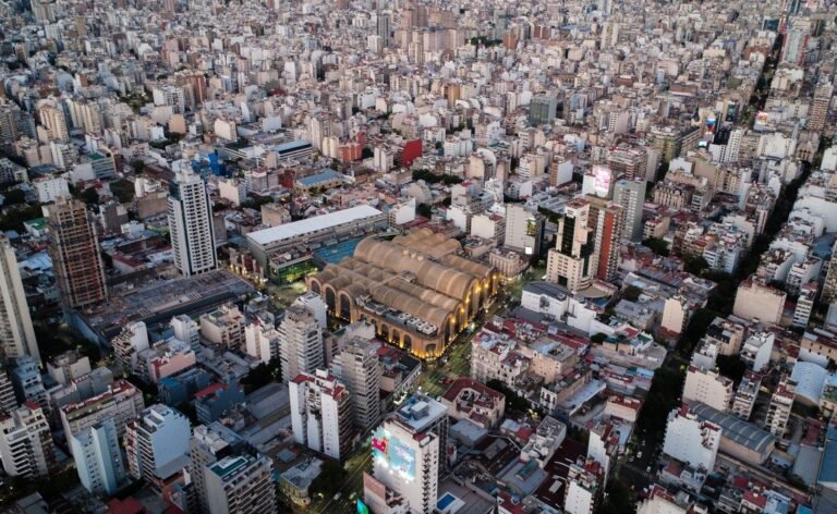 Centro volta ao radar imobiliário de Curitiba, mas revitalização não garante valorização automática