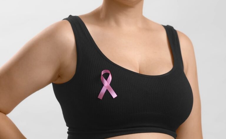 Outubro Rosa: avanços no diagnóstico reduzem mutilação e aumentam chance de cura do câncer de mama, segundo mastologista